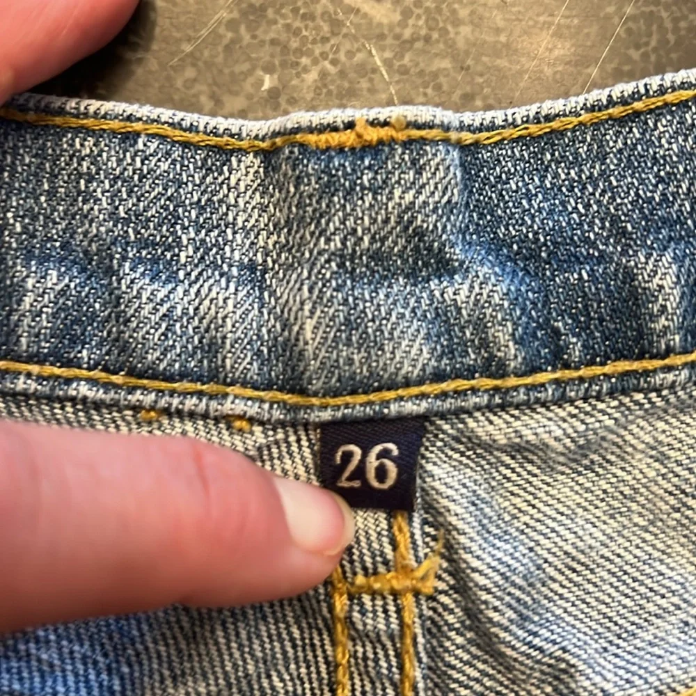 ๐ CARMAR ๐ Jean shorts with embroidered trim Size 26 - Picture 4 of 7